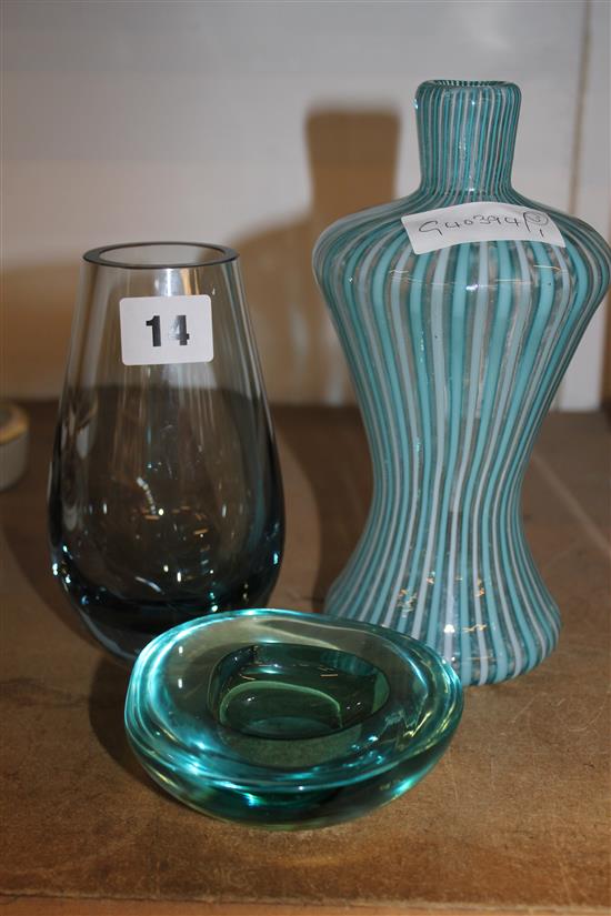 Mdina Venetian bottle vase & 2 pieces of studio glass